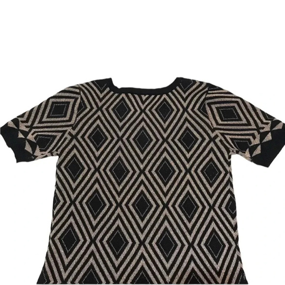 Just Taylor Black Gold Short Sleeve Sweater Dress
Size Large - Picture 9 of 9